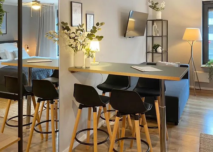 Cozy In Center *