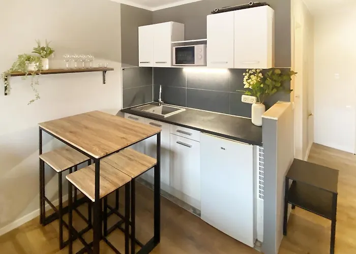 Cozy In Center Апартаменты *